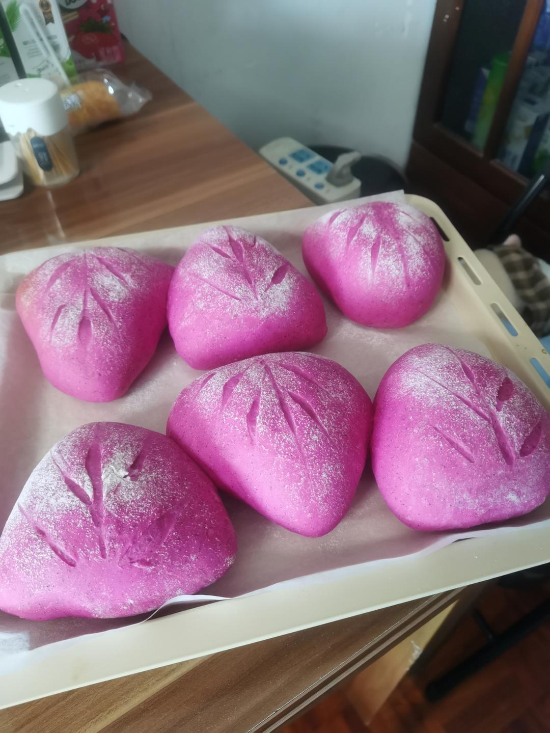 外软里糯❗️超多料㊙️火龙果麻薯坚果软欧包❗️