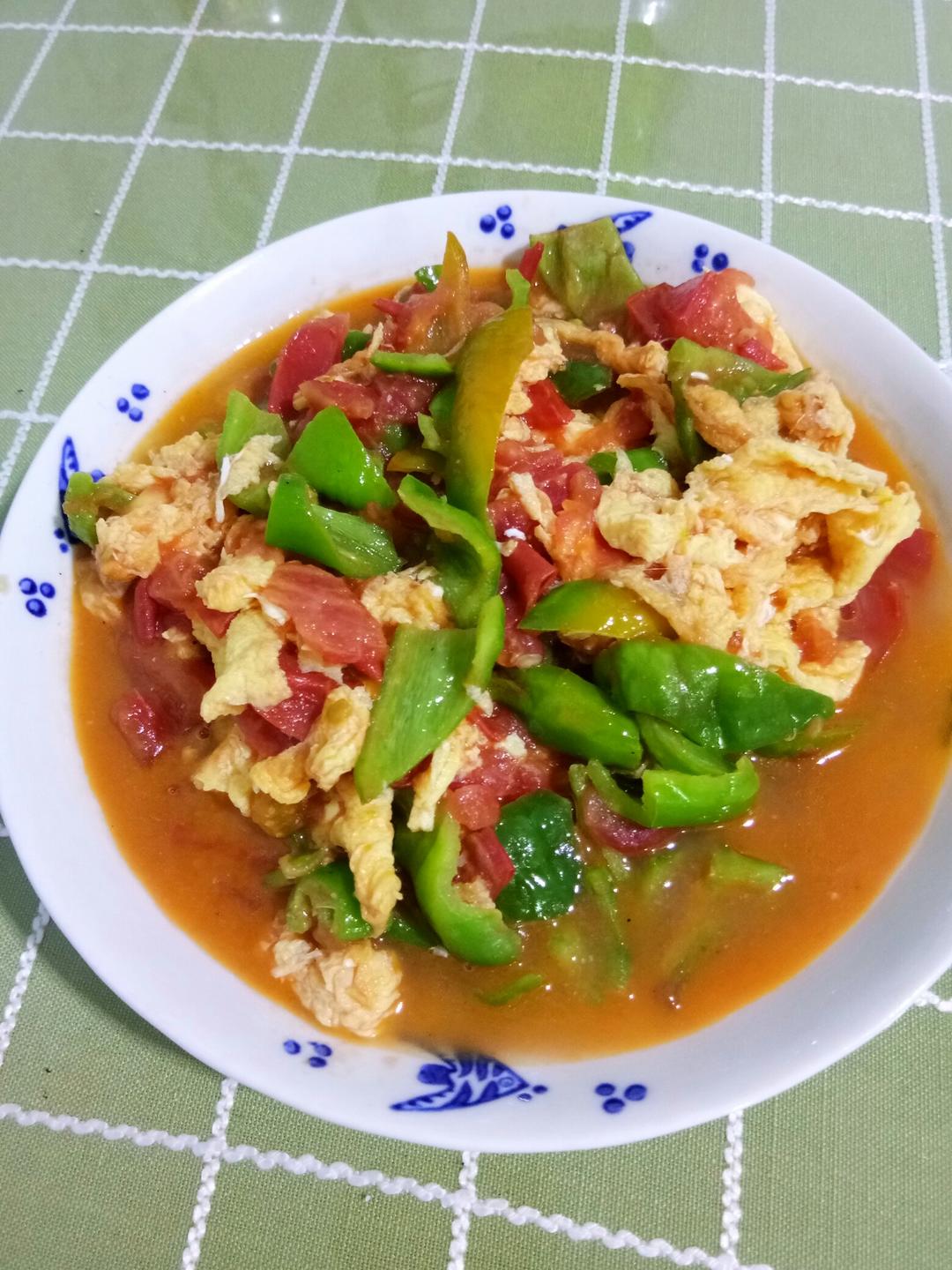 汤汁浓郁的青椒番茄炒蛋