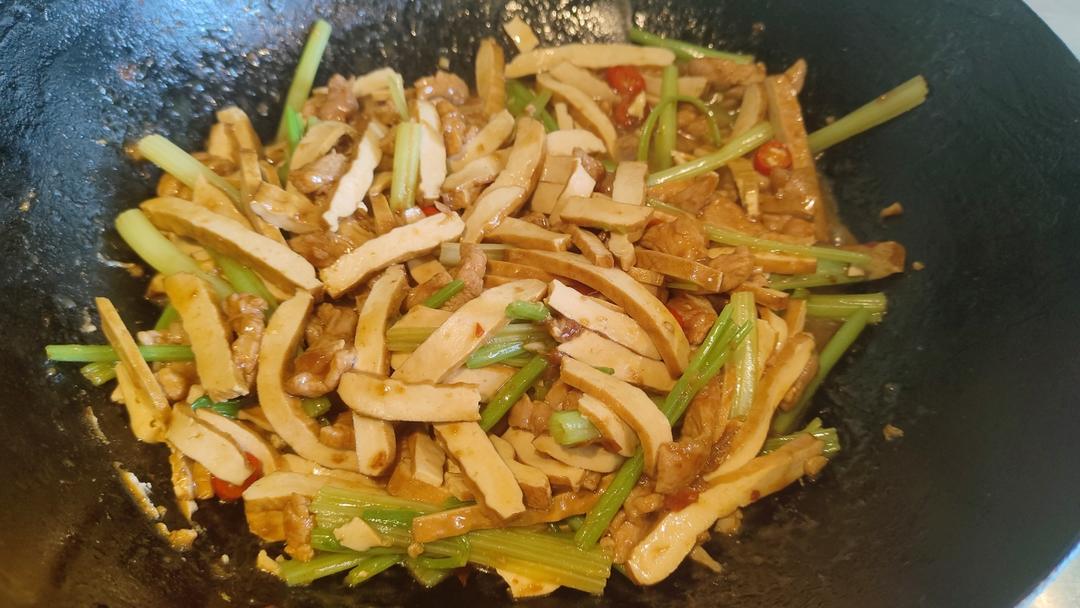 芹菜豆干炒肉丝