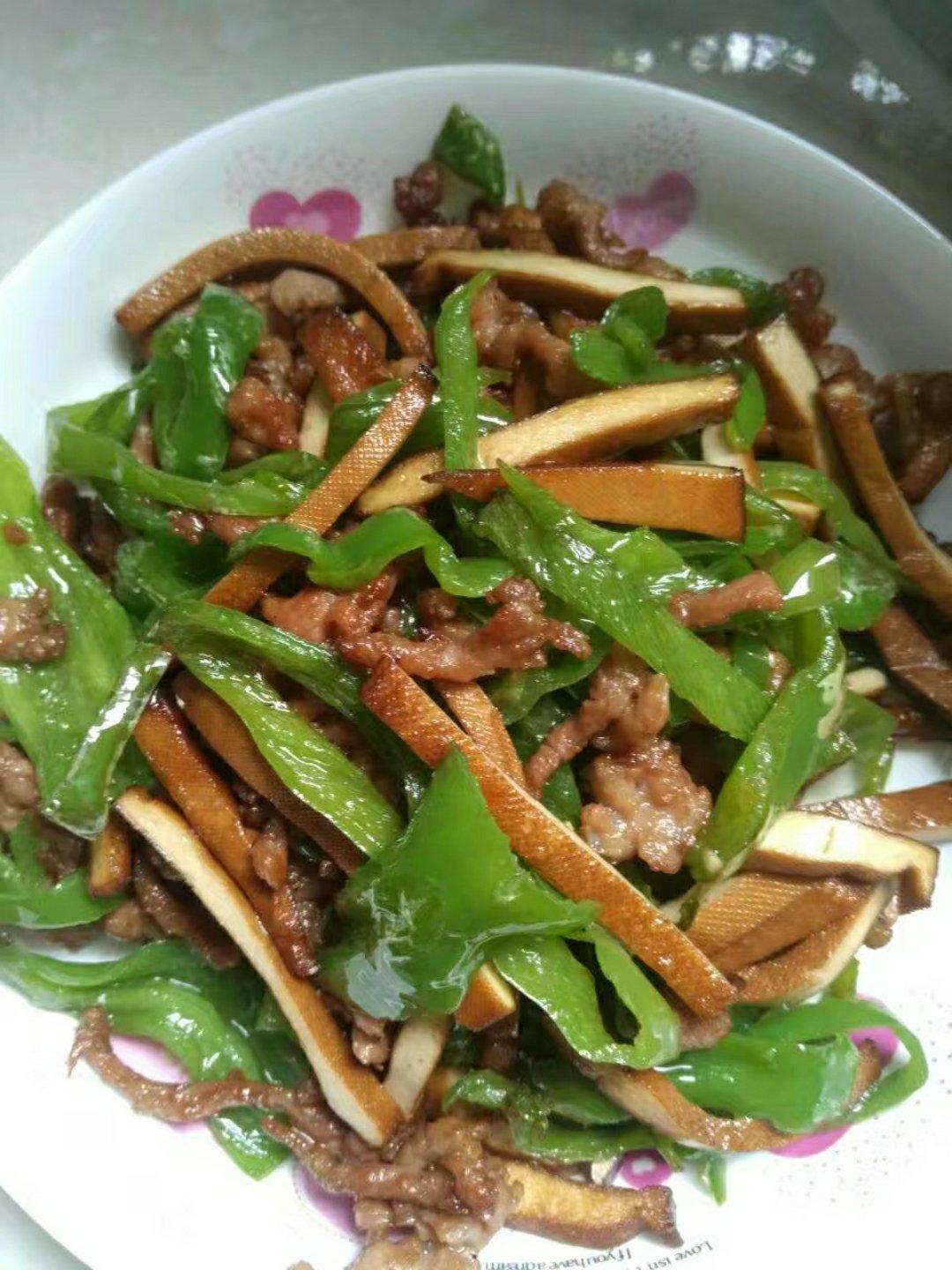 辣椒豆腐干炒五花肉