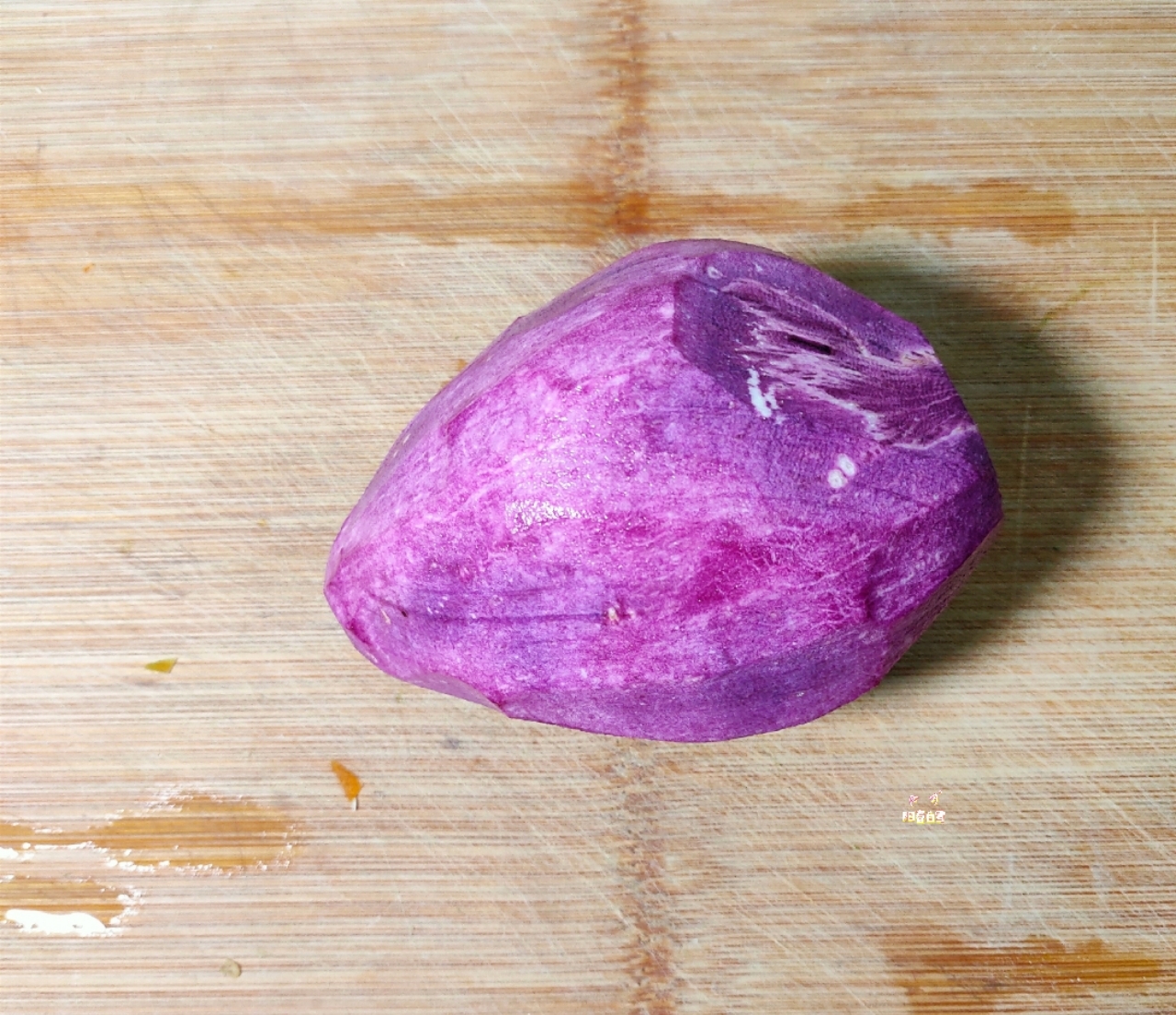 紫薯粥（不变颜色技巧）紫薯大米粥（适合一岁以上婴幼儿辅食）电饭煲版的做法 步骤1