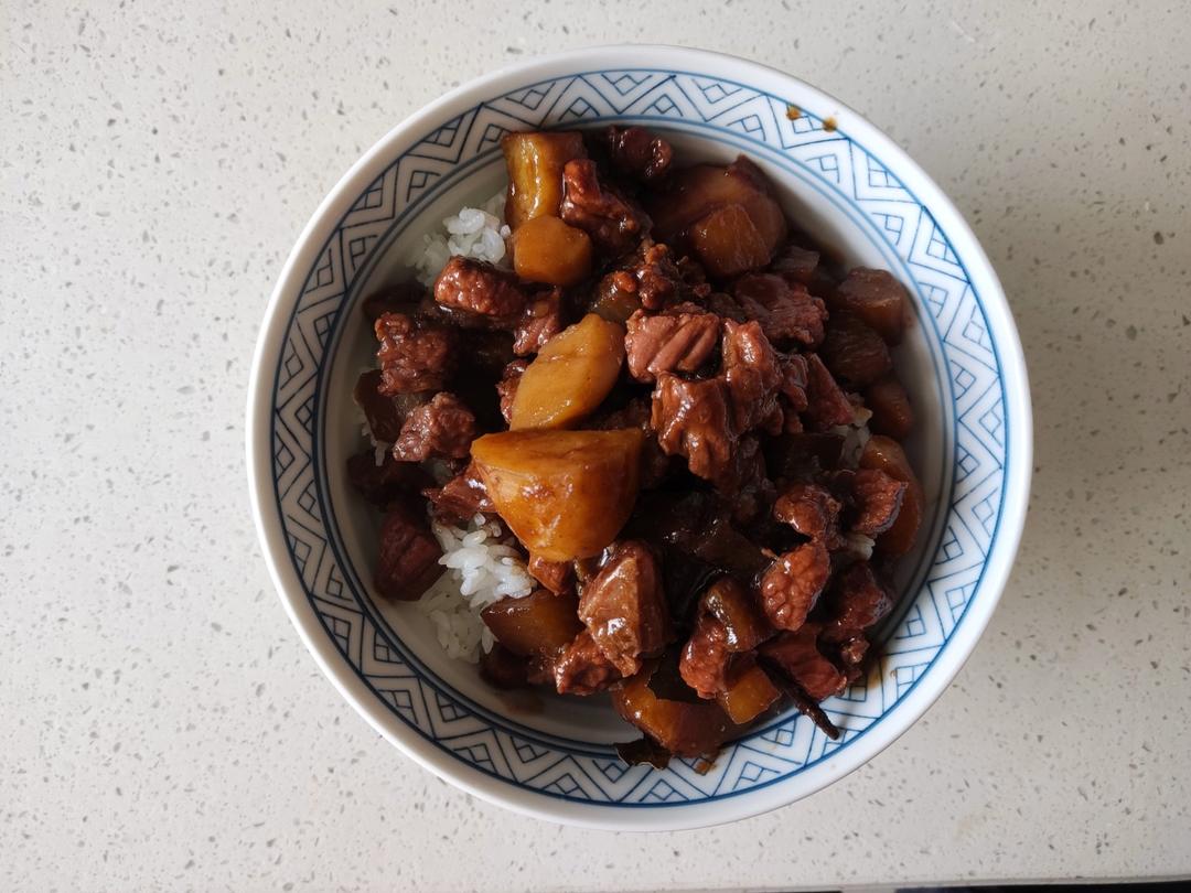 柱侯酱焖萝卜牛腩