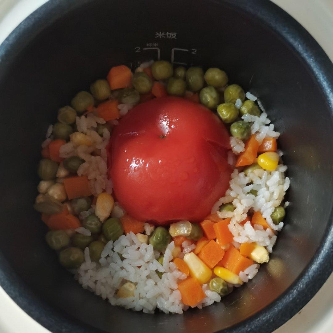 一只番茄饭｜腊肉玉米胡萝卜豌豆焖饭