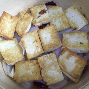 砂锅鱼块豆腐煲的做法 步骤6