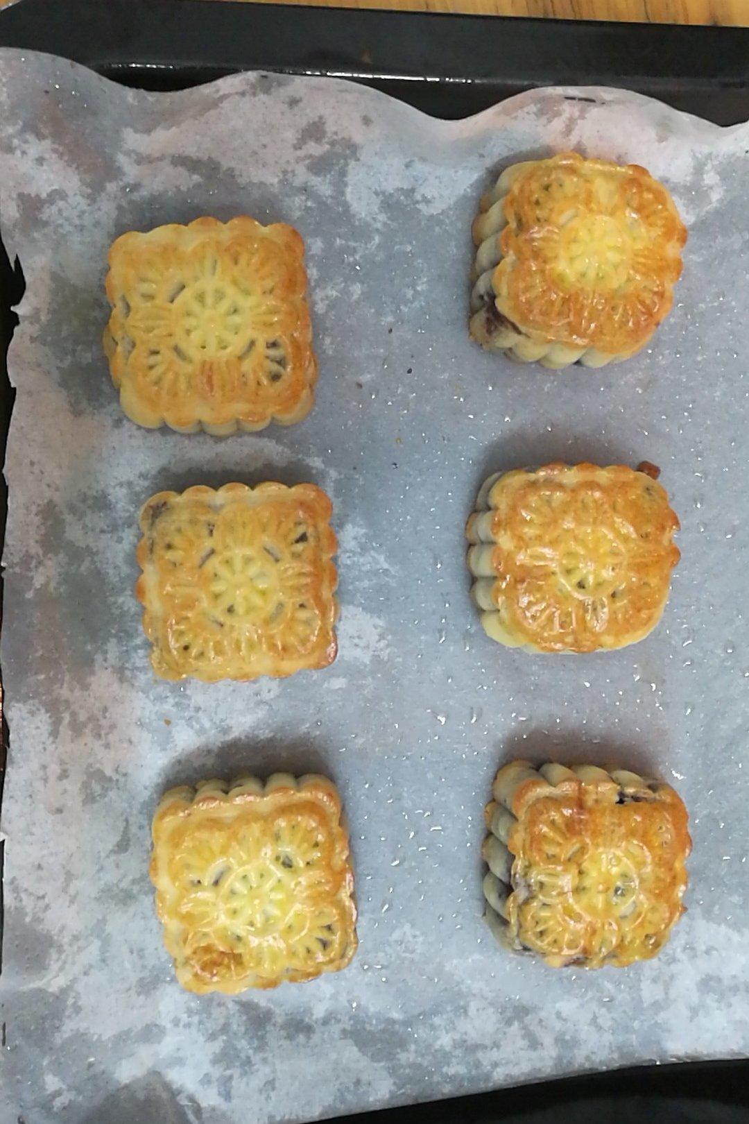 广式月饼－－蛋黄豆沙月饼