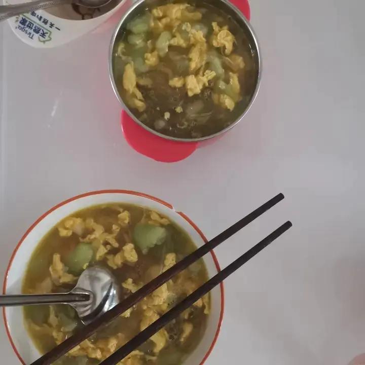 丝瓜粉条鸡蛋汤