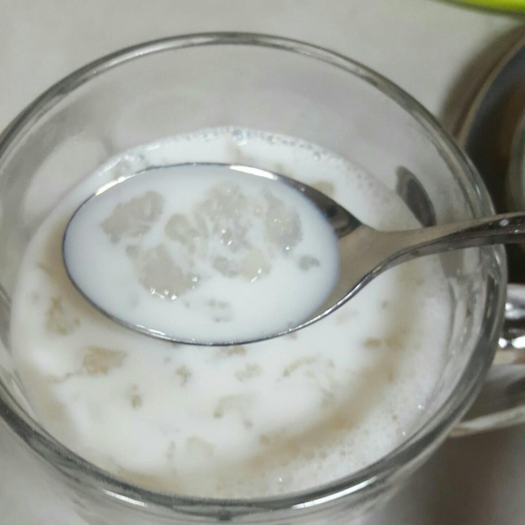 椰汁炖雪蛤