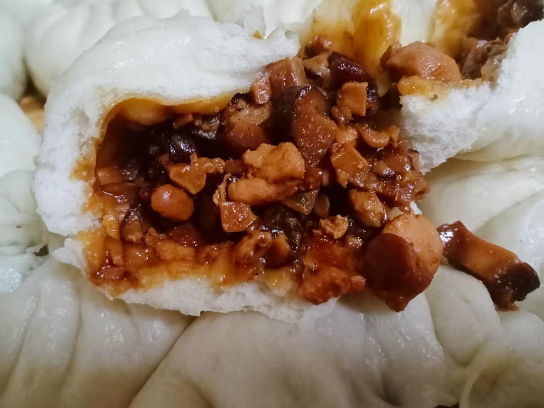 鸡腿香菇酱肉包，太美味了！