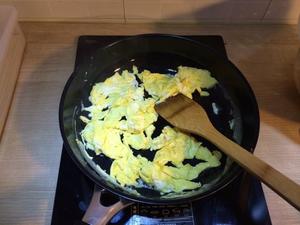 菠菜鸡蛋炒面的做法 步骤6