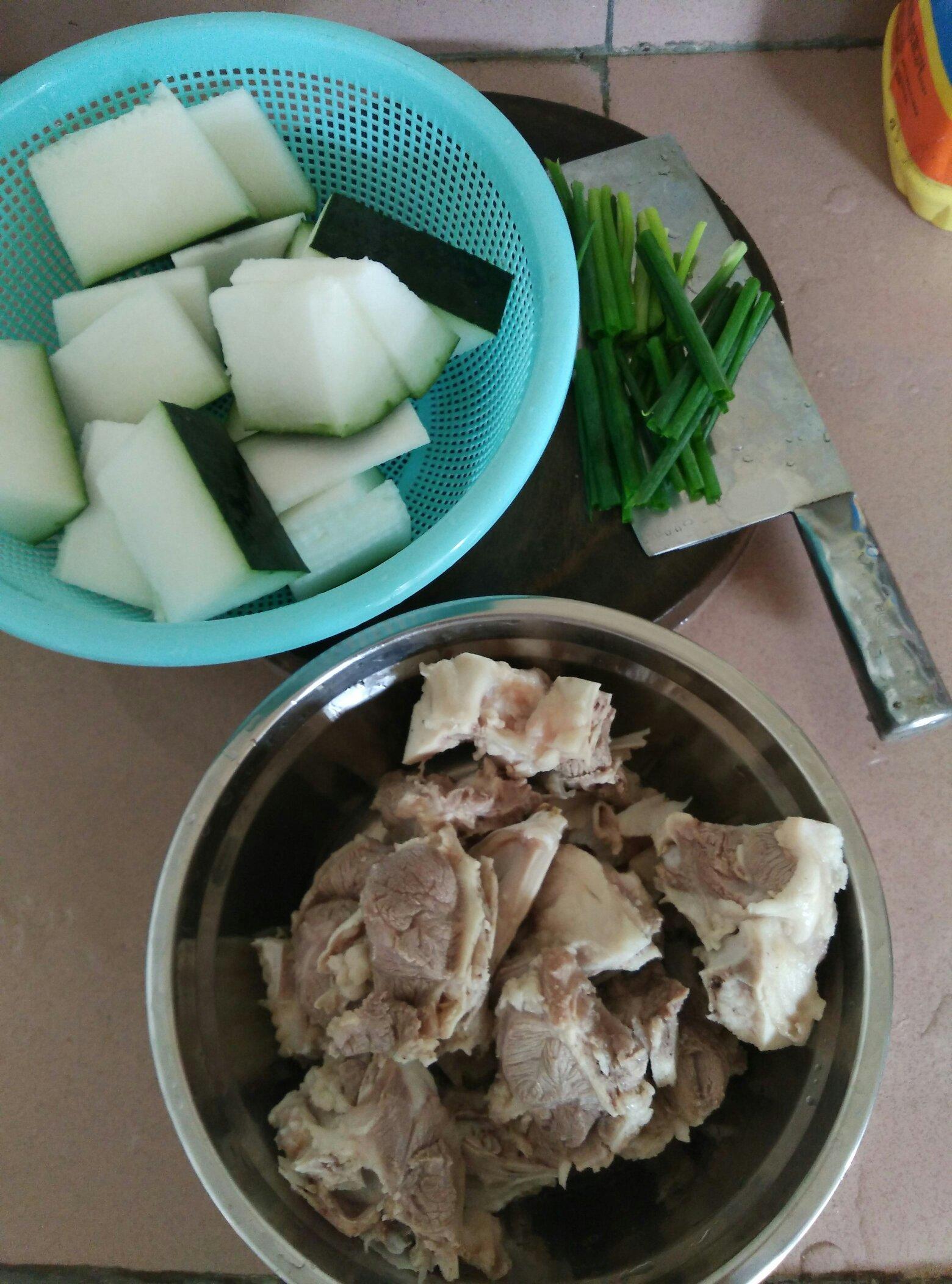 猪头冬瓜汤的做法 步骤1