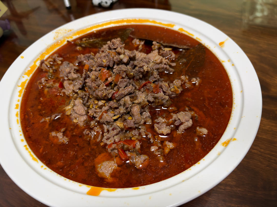 厨师长教你：“豆花水煮牛肉”做法，牛肉麻辣鲜香，豆花嫩滑入味