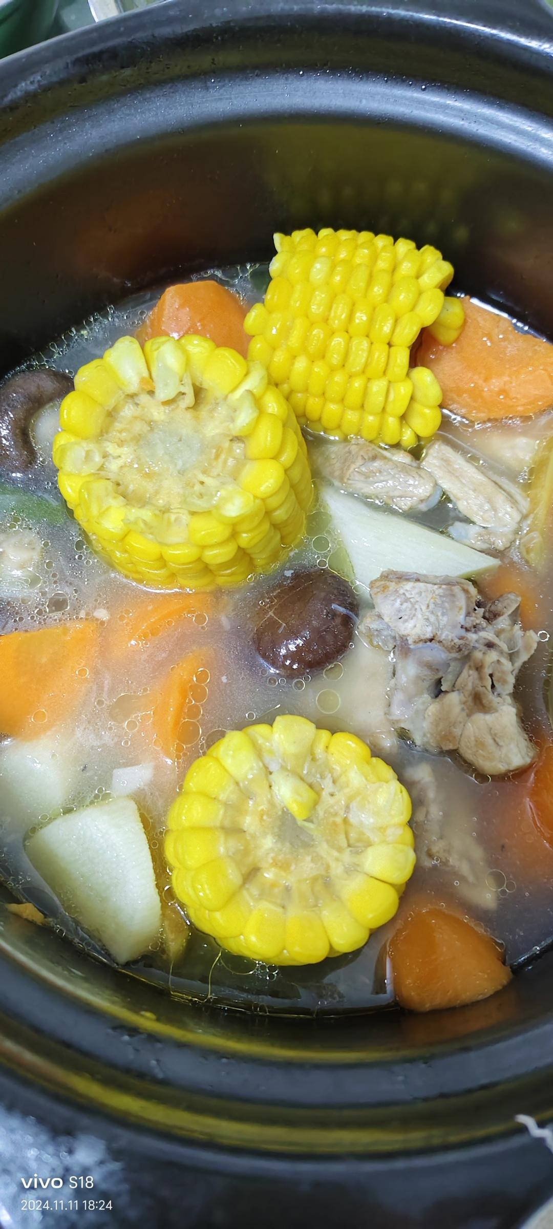 连吃三碗的玉米山药排骨汤