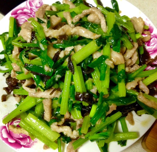 芹菜木耳炒肉丝