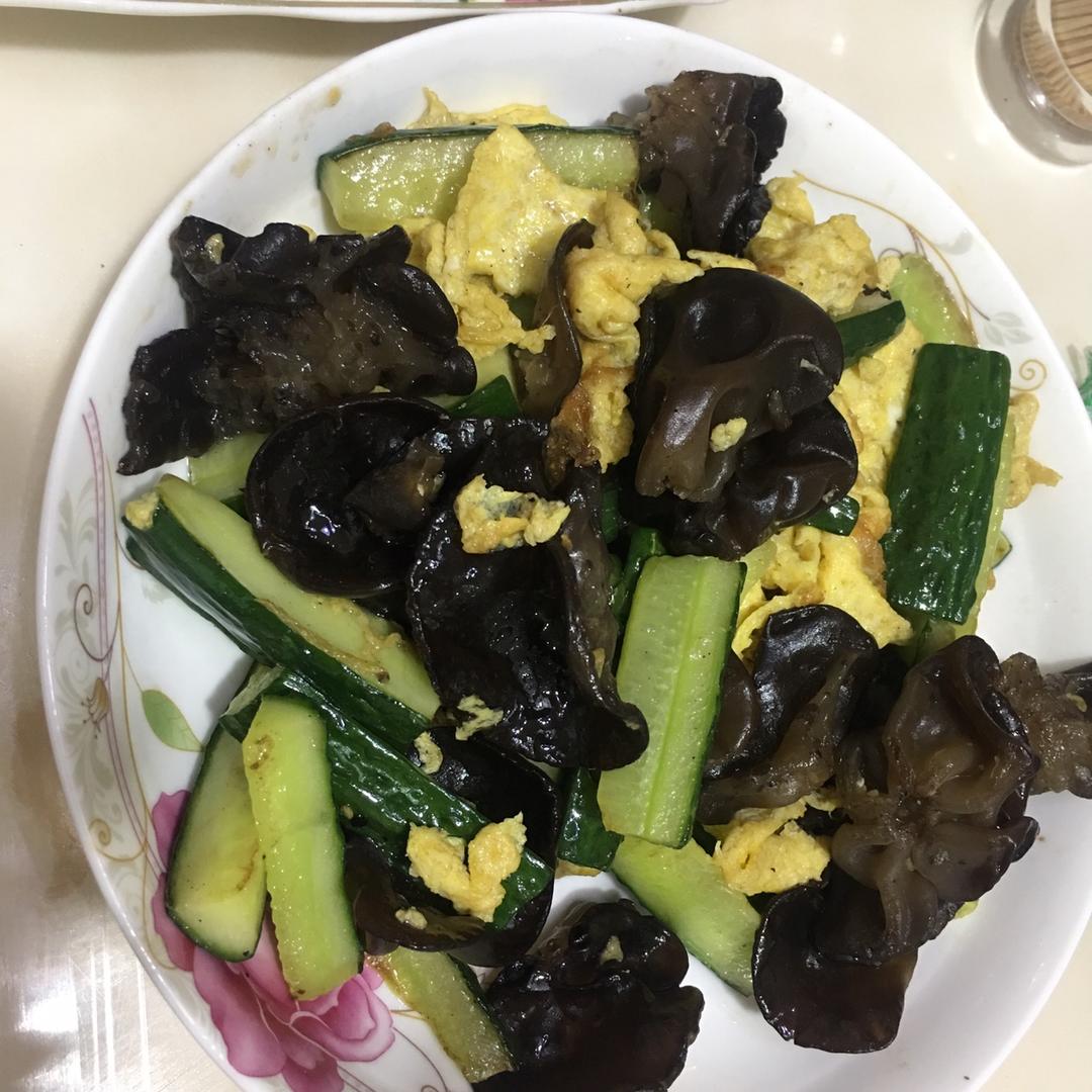 黄瓜木耳炒鸡蛋