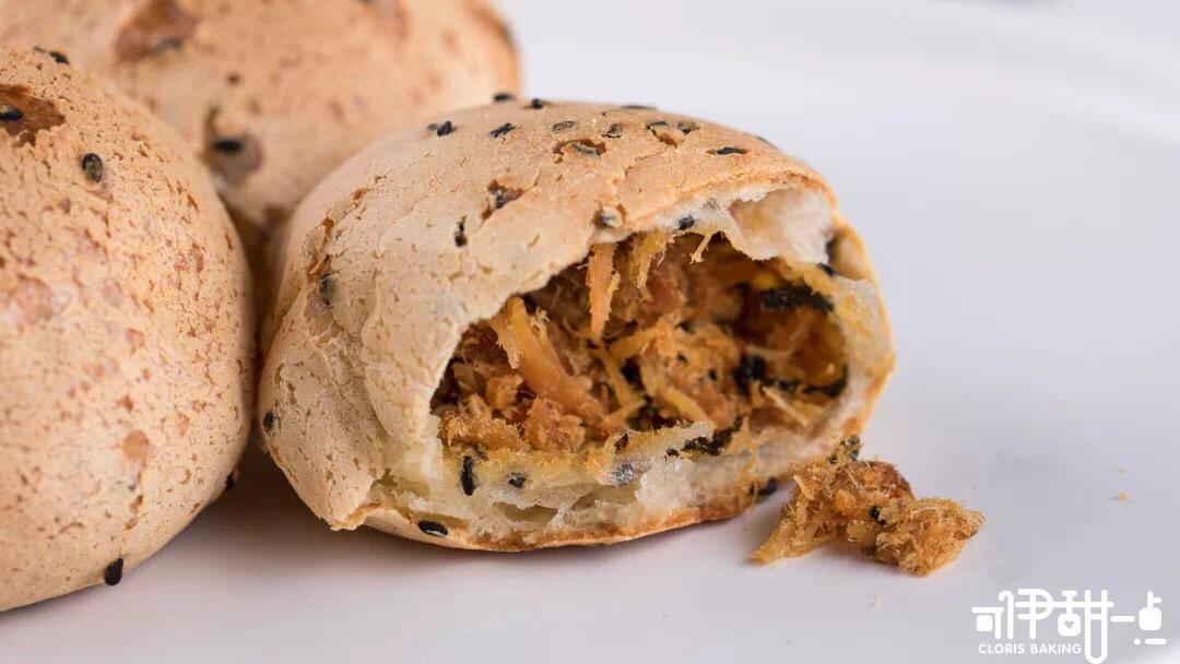 咸蛋黄肉松麻薯包