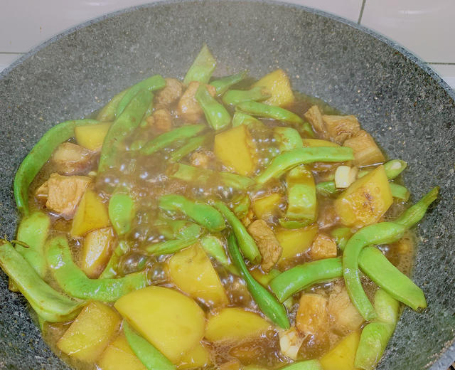 土豆芸豆炖五花肉的做法