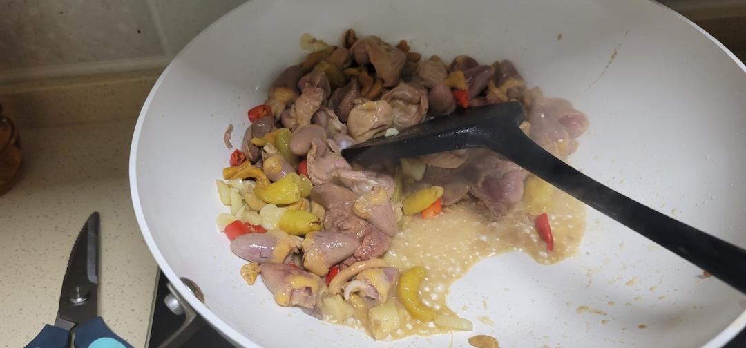 泡椒炒鸡杂