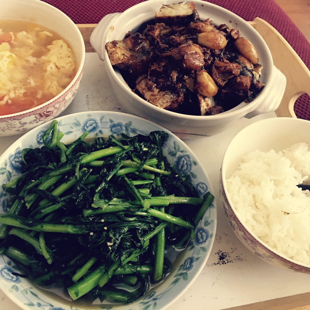 我们家爱的的小餐桌