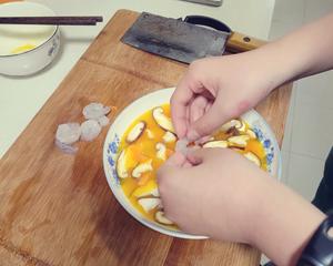 15分钟搞定你的香菇虾仁蛋羹，超级方便的做法 步骤3