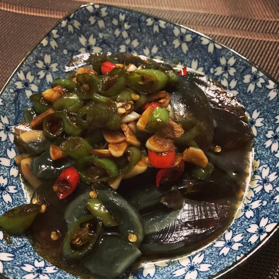 椒油爆皮蛋（松花蛋）