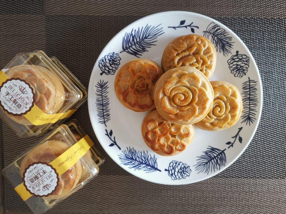 广式月饼－－蛋黄豆沙月饼