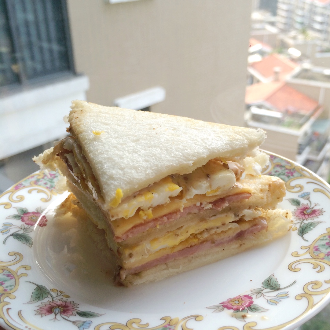 火腿芝士三明治