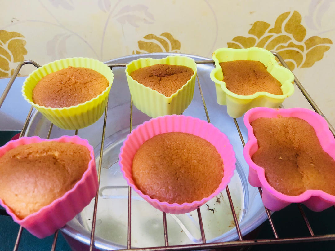 非常简单的老式蜂蜜蛋糕