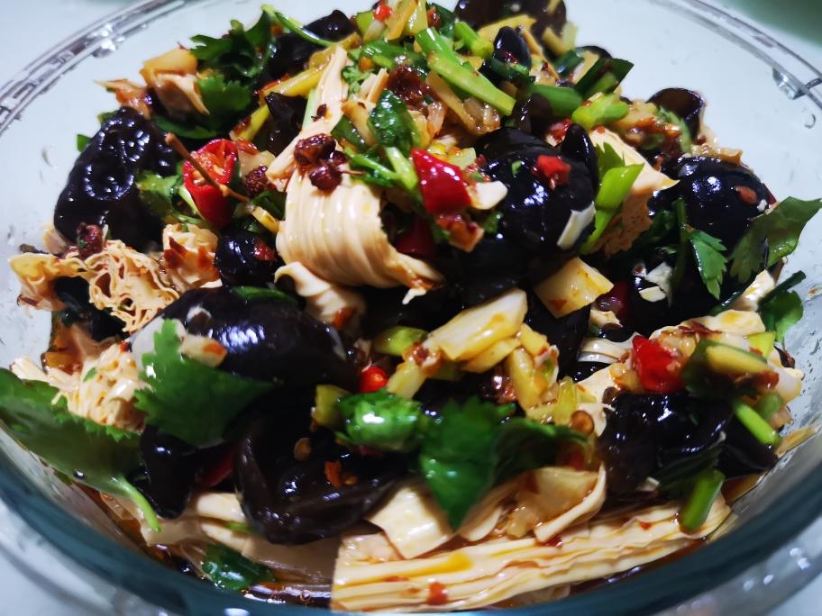 麻辣凉拌黑木耳腐竹