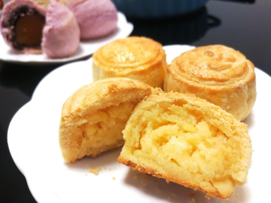 酥皮奶黄月饼