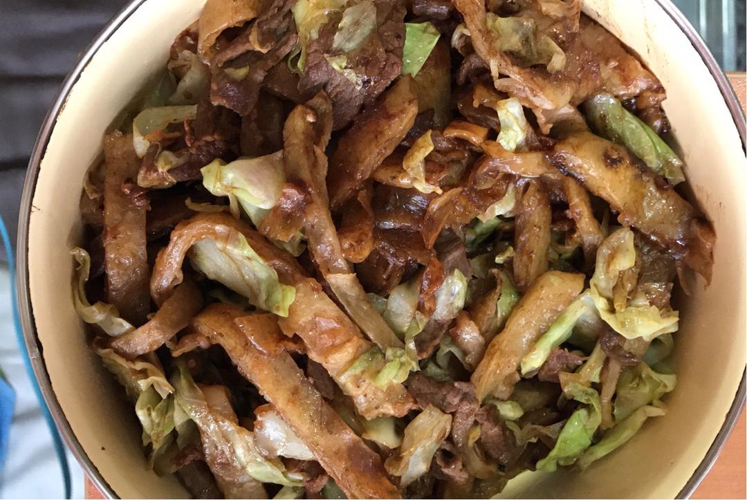 牛肉芹菜胡萝卜炒饼丝