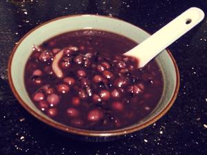 红豆小米百合汤的做法 步骤2