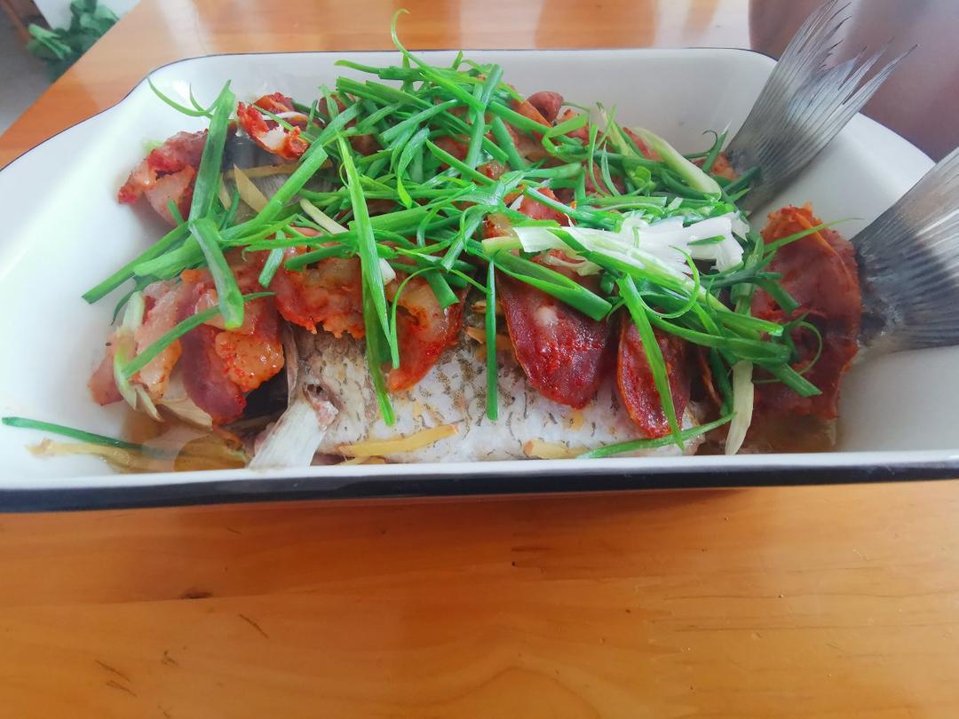 腊肠蒸鱼