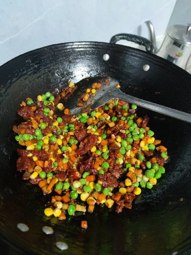 懒人必备～电饭煲腊肠焖饭