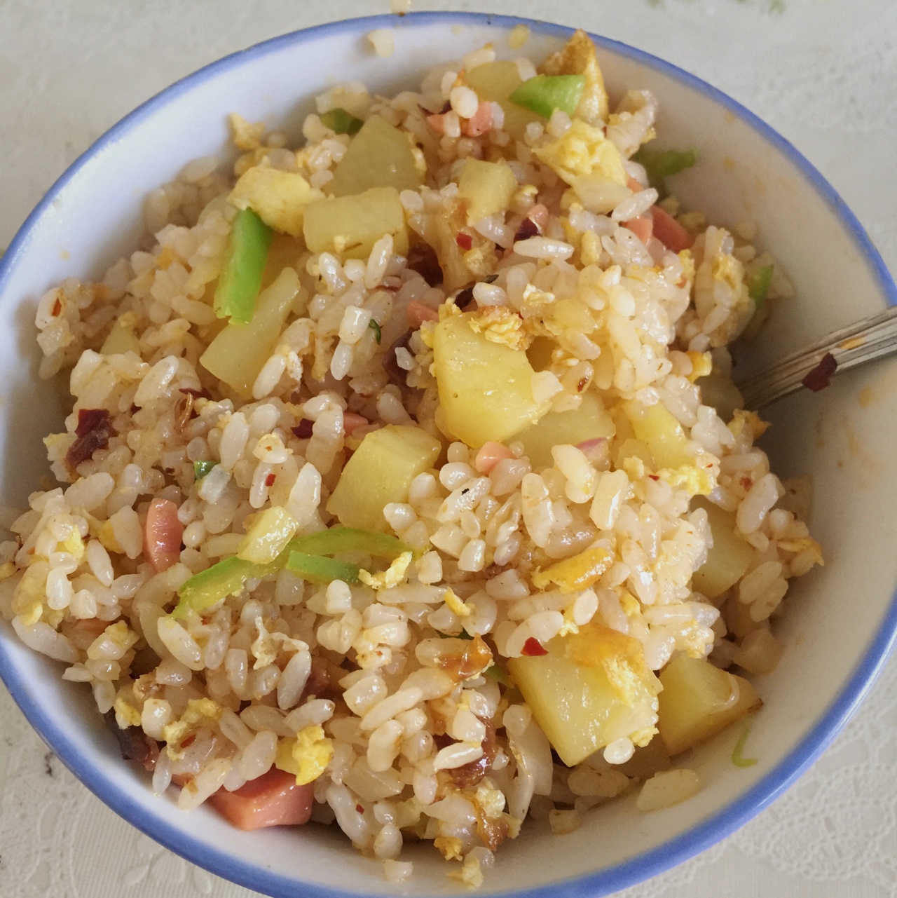 爱吃肉的大米粥做的超美味的老干妈土豆炒饭