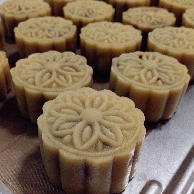 一口广月之小小蛋黄莲蓉月饼