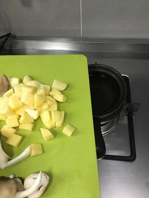 土豆菌菇味增汤的做法 步骤5
