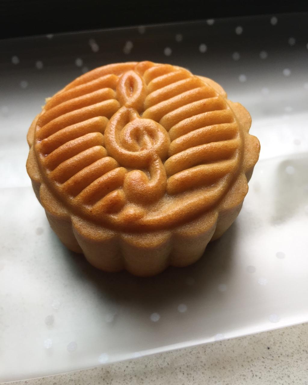 广式月饼—蛋黄莲蓉月饼