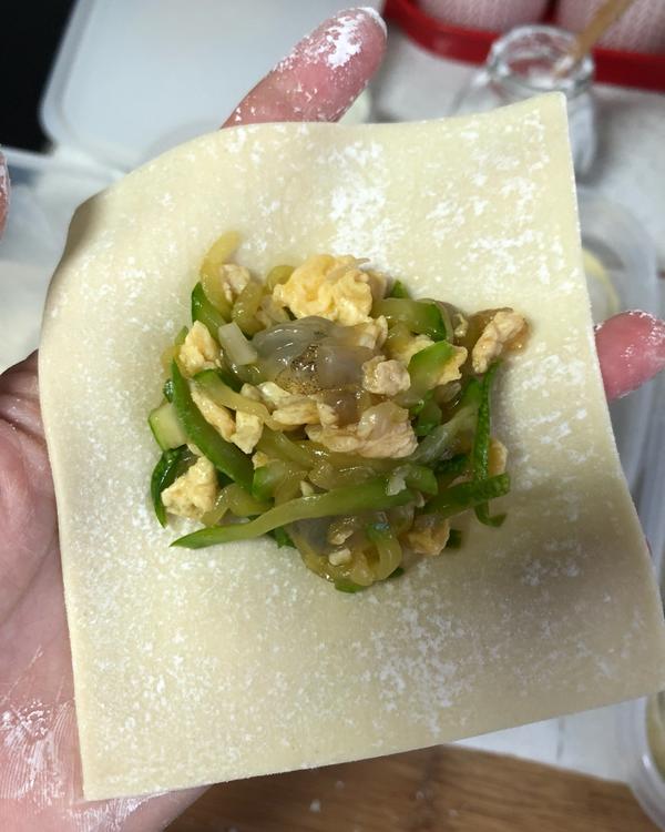 西葫芦鸡蛋虾仁三鲜饺子