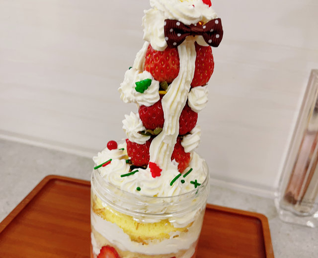草莓圣诞蛋糕塔