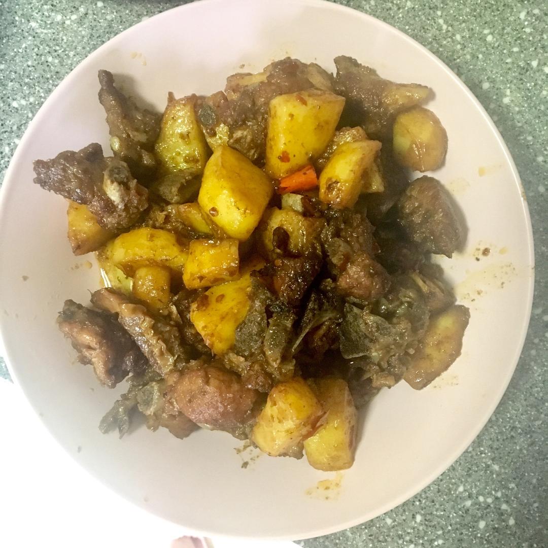 土豆烧排骨