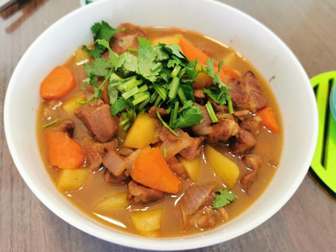 羊肉炖胡萝卜土豆洋葱，这一锅出来非常下饭的做法