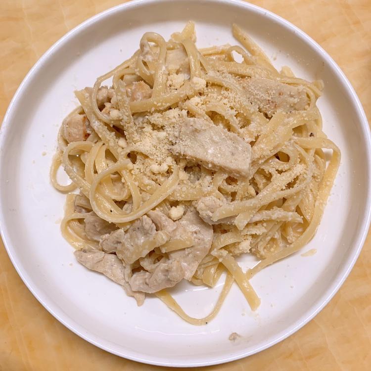白蘑菇奶油培根意面