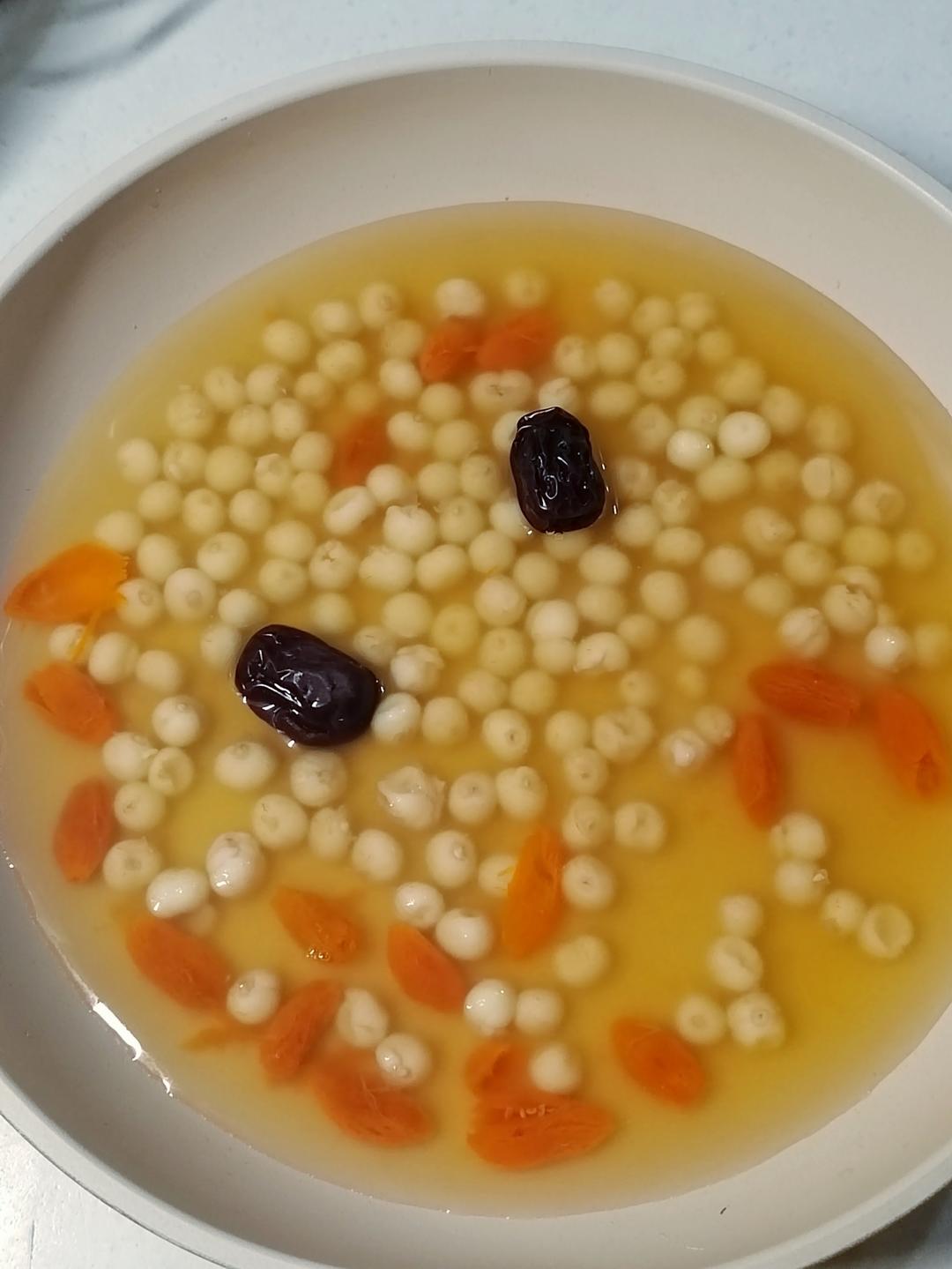 秋天来一碗热乎乎的鸡头米呀🥣～