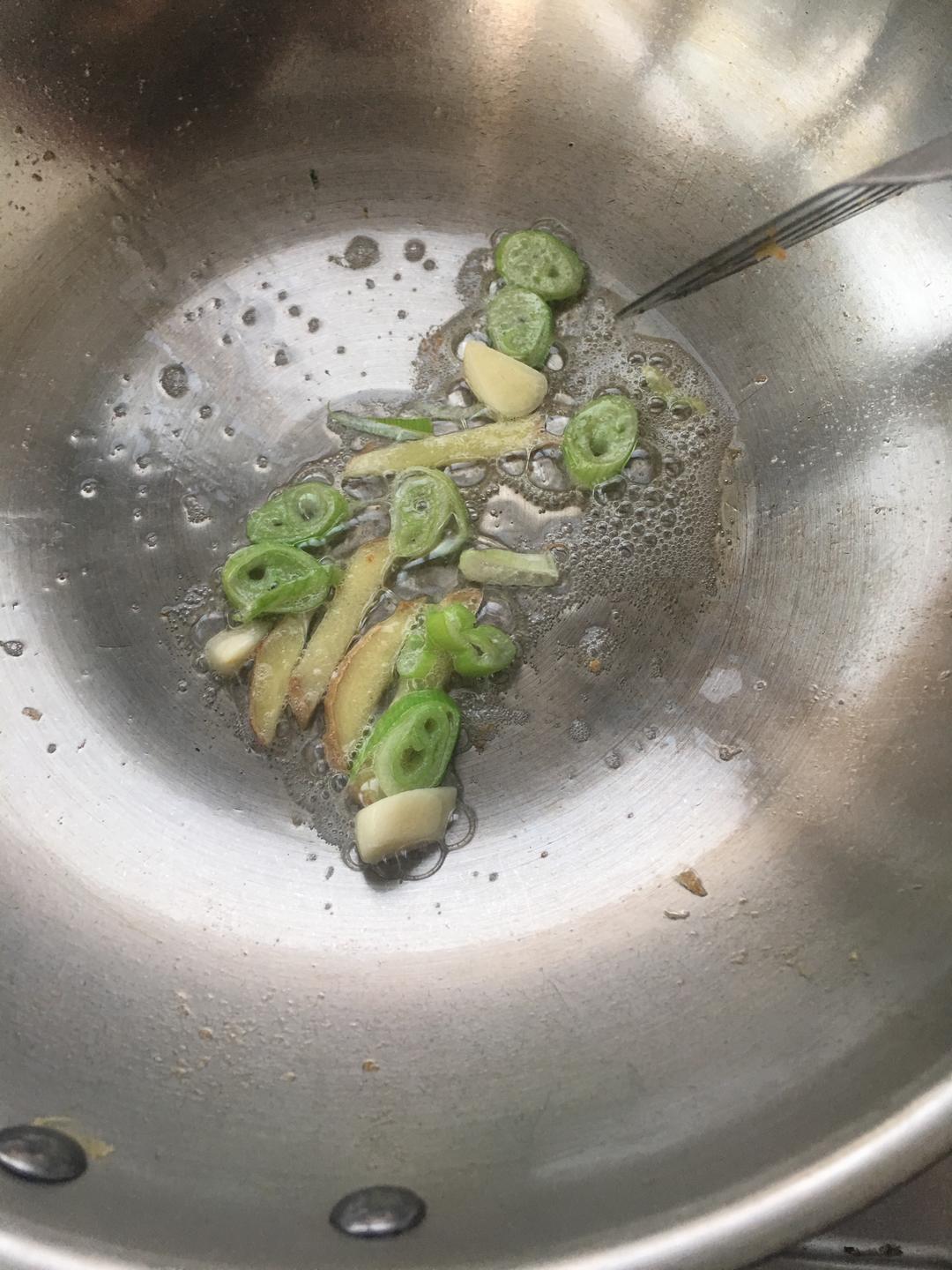 香煎豆腐炒油菜的做法 步骤5