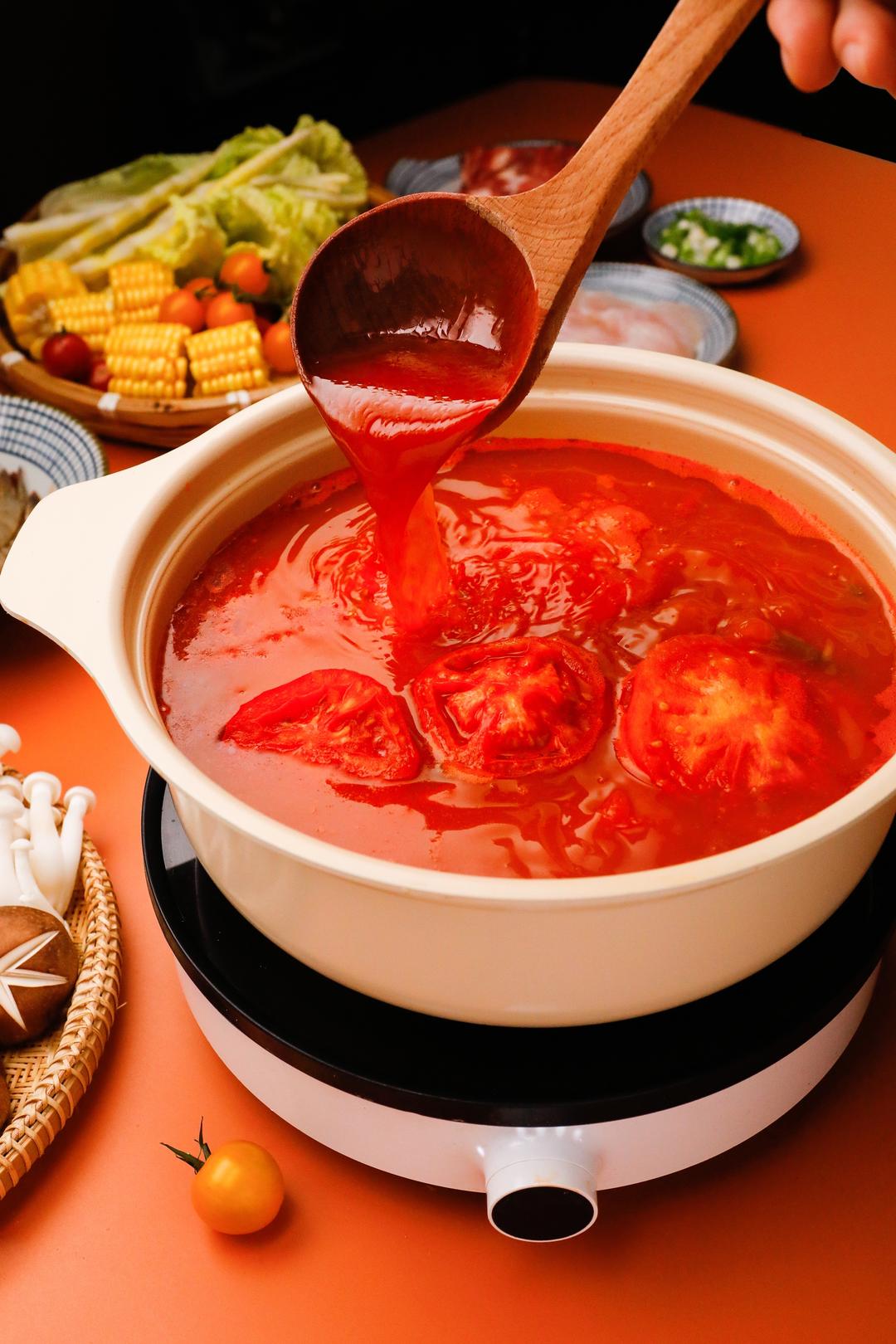 大虾只会煮着吃?拿番茄火锅底料炒一炒,简单不费时还特鲜的做法