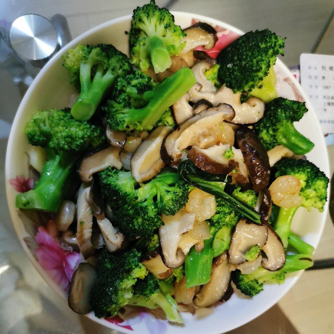西兰花香菇炒虾仁
