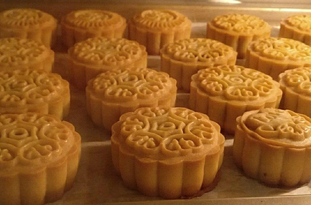 广式月饼—蛋黄莲蓉月饼