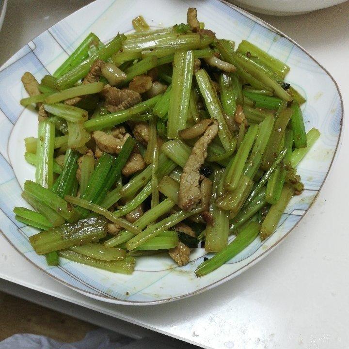 芹菜炒五花肉