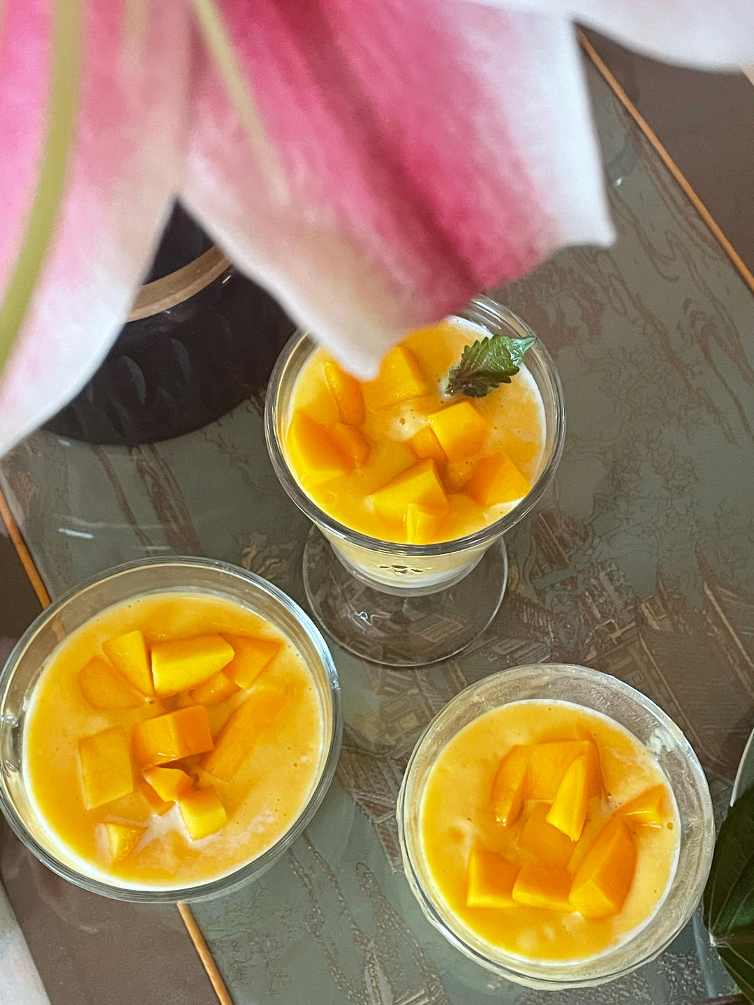 最简单的夏日凉品芒果奶昔