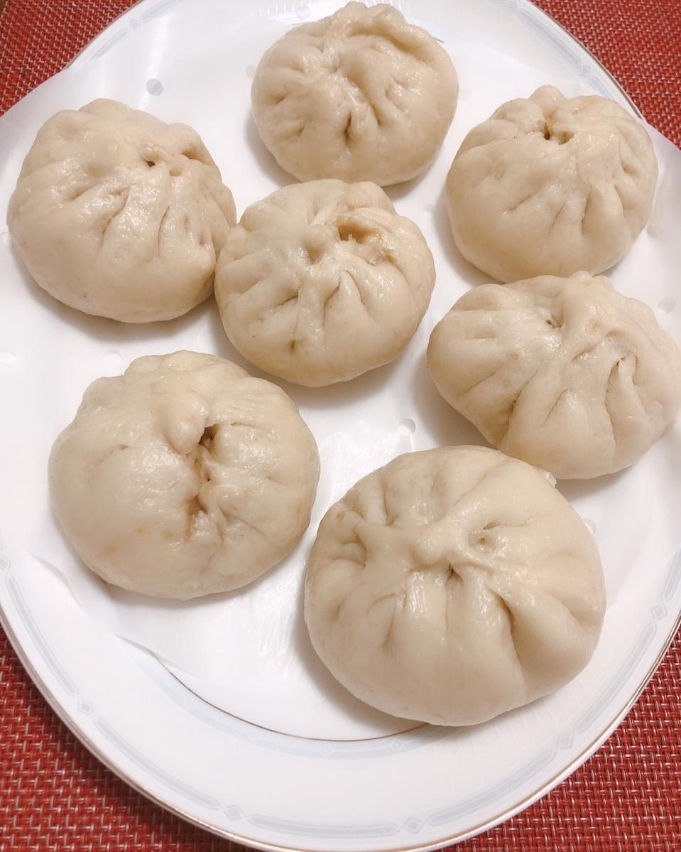 松软多汁的肉包子